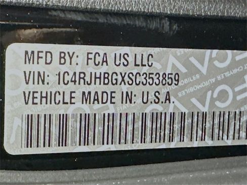 New 2025 Jeep Grand Cherokee Limited w/ Luxury Tech Group II image 17