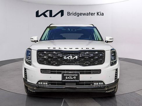 Certified 2022 Kia Telluride SX w/ Nightfall Edition Package AWD/4WD image 2