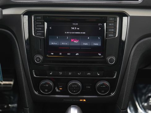 Used 2017 Volkswagen Passat 1.8T R-Line image 14