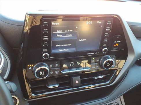 Used 2022 Toyota Highlander XLE image 24