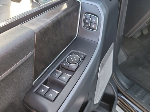 Used 2023 Ford F150 Lariat w/ Trailer Tow Package image 17