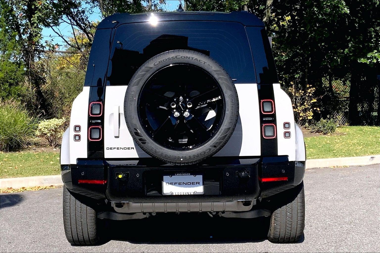 New 2026 Land Rover Defender 110 X-Dynamic SE AWD/4WD image 4