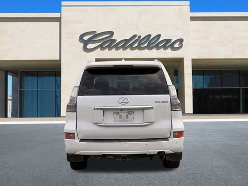 Used 2018 Lexus GX 460 image 4