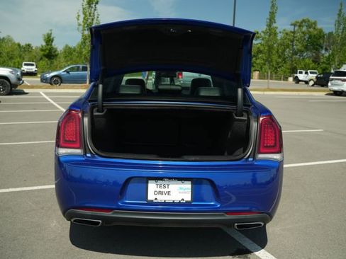 Used 2018 Chrysler 300 S AWD/4WD image 16