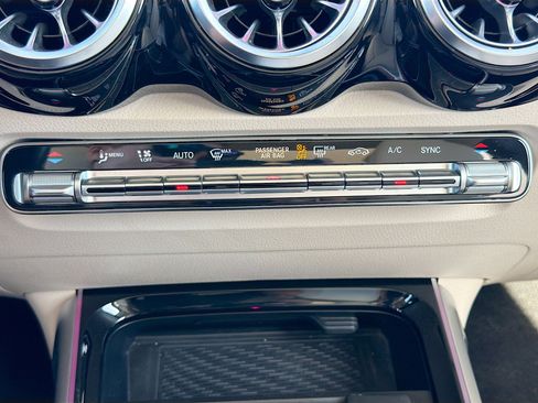 Used 2023 Mercedes-Benz GLB 250 image 47