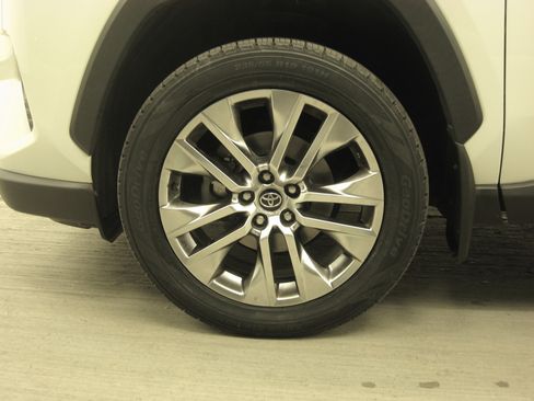 Used 2021 Toyota RAV4 XLE Premium image 28