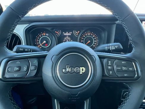 New 2025 Jeep Gladiator Sport image 19