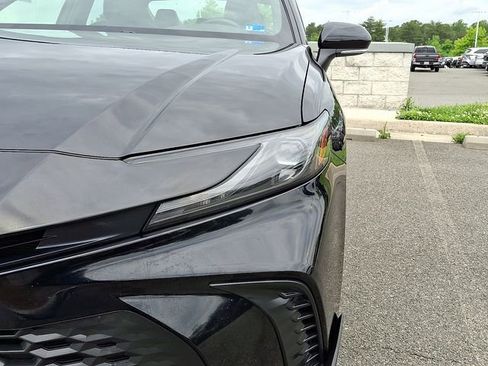 Used 2025 Toyota Camry SE FWD image 9