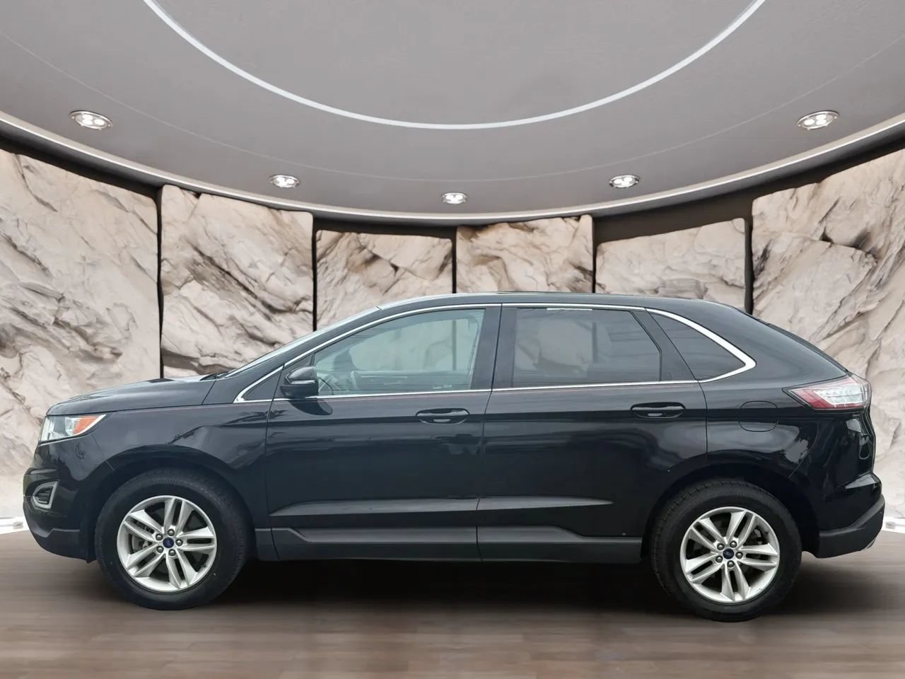 Used 2017 Ford Edge SEL w/ Cargo Accessory Package AWD/4WD image 4