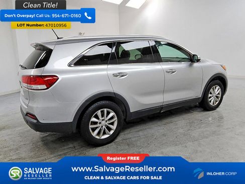 Used 2017 Kia Sorento AWD image 4