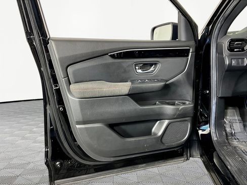 Used 2025 Honda Pilot Sport image 20