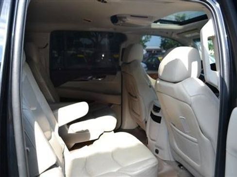 Used 2015 Cadillac Escalade ESV Luxury AWD/4WD image 28