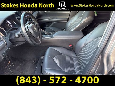 Used 2022 Toyota Camry SE FWD image 1