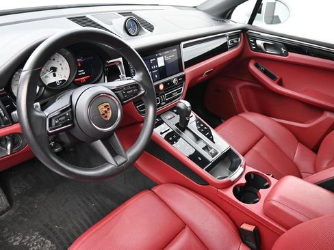 Certified 2024 Porsche Macan S AWD/4WD image 4