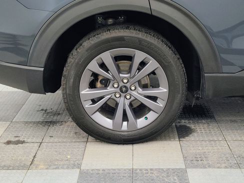 Used 2022 Ford Explorer XLT w/ Equipment Group 202A image 10