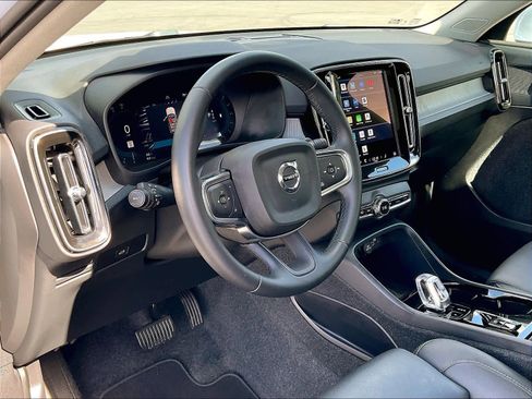 Used 2025 Volvo XC40 B5 Plus image 16