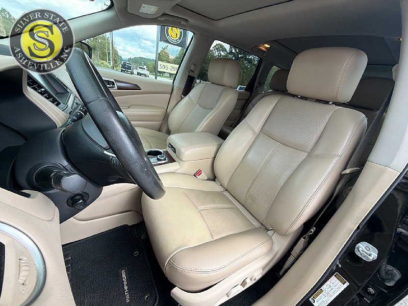 Used 2017 Nissan Pathfinder Platinum w/ Family Entertainment Package AWD/4WD image 12
