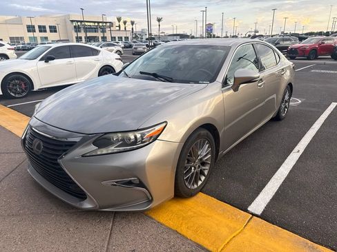 Used 2016 Lexus ES 350 w/ Navigation System Package FWD image 2