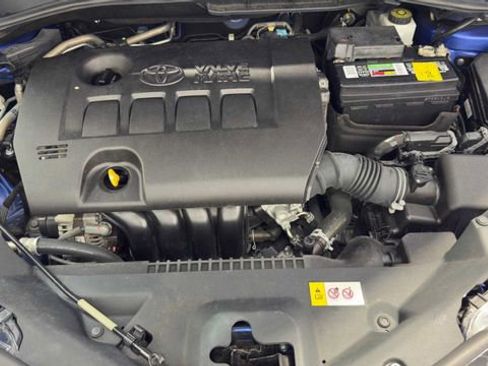 Used 2019 Toyota C-HR LE FWD image 31