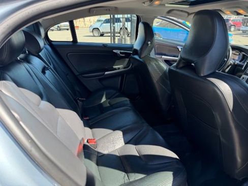 Used 2018 Volvo S60 T5 Inscription Platinum w/ Climate Package image 36