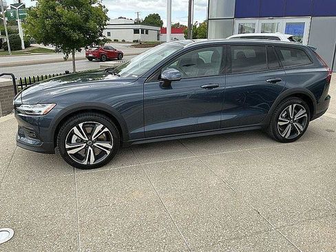 Certified 2026 Volvo V60 B5 Cross Country Plus w/ Climate Package AWD/4WD image 11