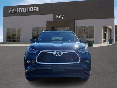 Used 2023 Toyota Highlander XLE AWD/4WD image 8