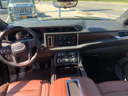 Used 2023 GMC Yukon Denali Ultimate AWD/4WD image 11