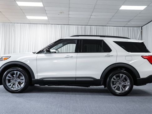 Certified 2022 Ford Explorer XLT w/ Equipment Group 202A image 5