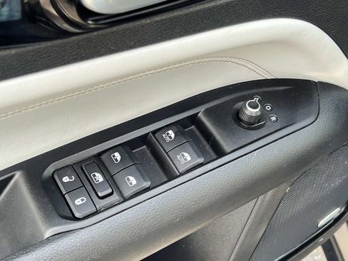 Used 2022 Jeep Compass Limited w/ Sun and Sound Group AWD/4WD image 13