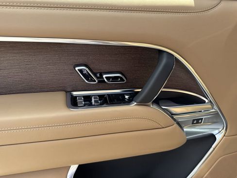 New 2025 Land Rover Range Rover SE AWD/4WD image 21