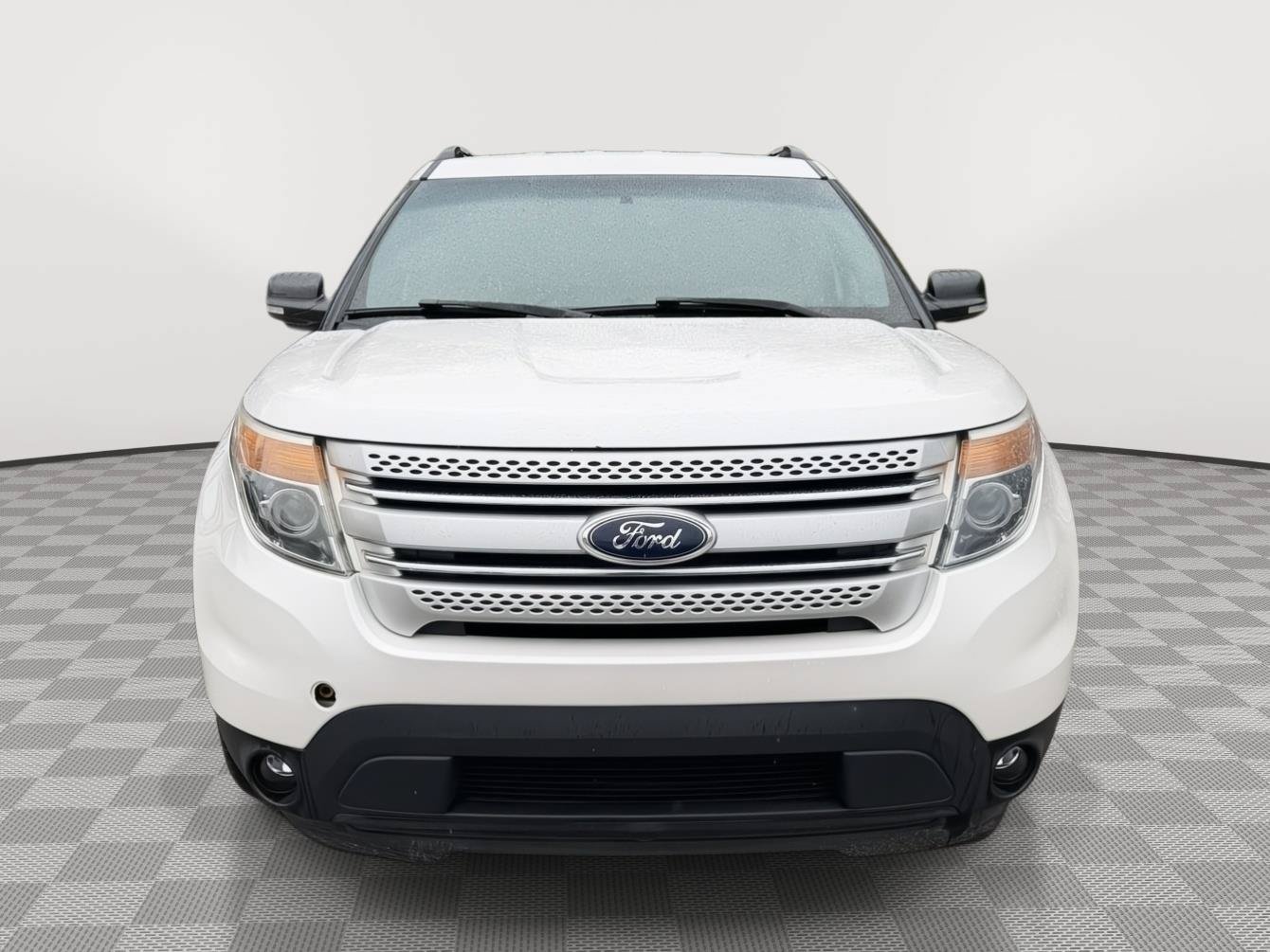 Used 2014 Ford Explorer XLT w/ Equipment Group 202A FWD image 2
