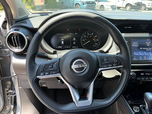 Certified 2022 Nissan Kicks SV FWD image 14