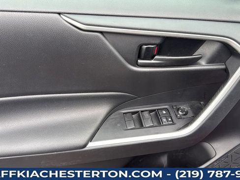 Used 2021 Toyota RAV4 LE AWD/4WD image 24