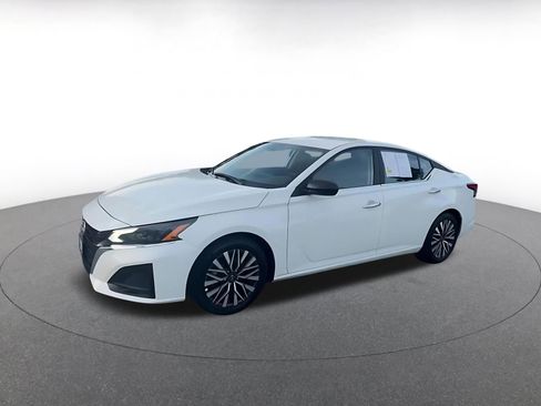 Used 2025 Nissan Altima 2.5 SV image 8