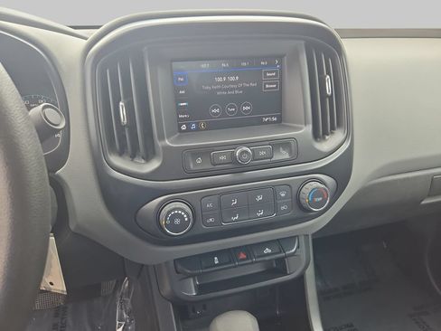 Used 2022 Chevrolet Colorado W/T AWD/4WD image 22