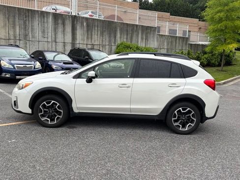 Used 2017 Subaru Crosstrek 2.0i Premium AWD/4WD image 2
