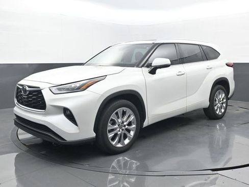 Used 2023 Toyota Highlander Limited image 8