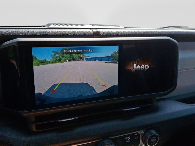 Used 2024 Jeep Gladiator Sport AWD/4WD image 21