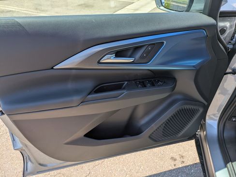 Used 2026 Chevrolet Equinox EV LT image 25