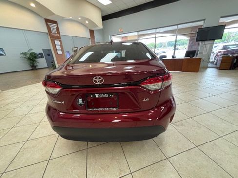 Used 2024 Toyota Corolla LE FWD image 5