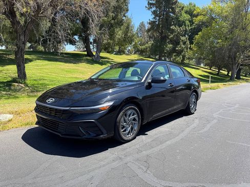 Used 2024 Hyundai Elantra SEL FWD image 7