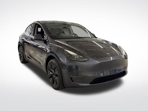 Used 2024 Tesla Model Y 2WD image 7