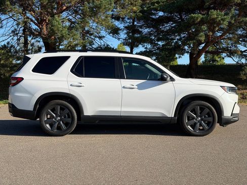 Used 2025 Honda Pilot Sport image 4