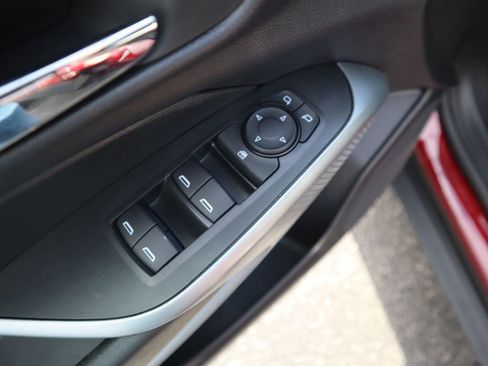 Used 2025 Chevrolet Trax RS w/ Sunroof Package image 18