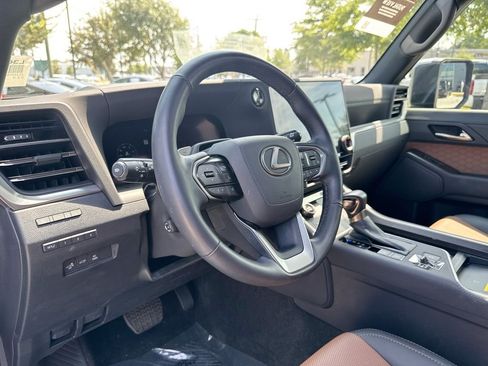 Used 2024 Lexus GX 550 w/ Accessory Package (2T) AWD/4WD image 22