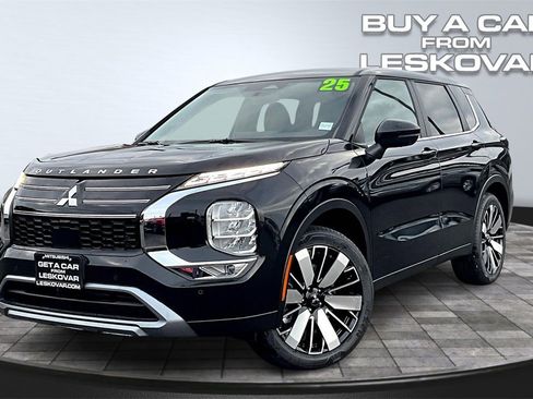 New 2025 Mitsubishi Outlander SE image 2