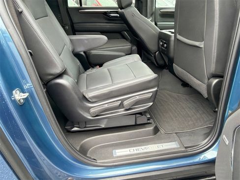 Used 2025 Chevrolet Suburban LT w/ Comfort Package image 15