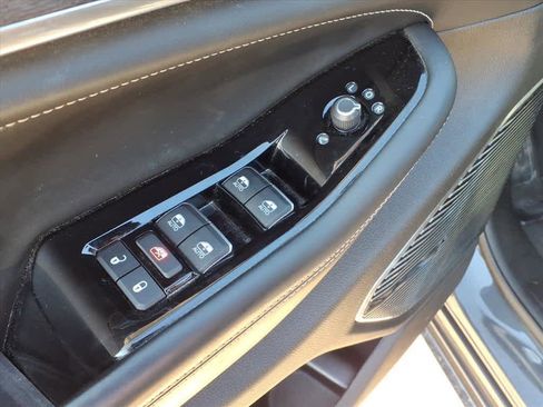 Used 2022 Jeep Grand Cherokee Overland w/ Luxury Tech Group IV image 14