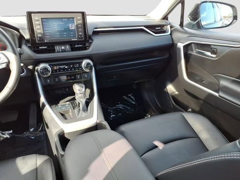 Used 2022 Toyota RAV4 XLE Premium image 14