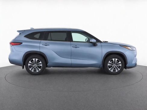 Used 2020 Toyota Highlander XLE AWD/4WD image 10